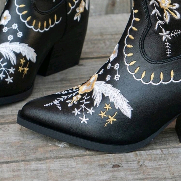 Women's Embroidered Western Floral Pattern Chunky Heel Fashion V-Cut Boots - Picture 5 of 6